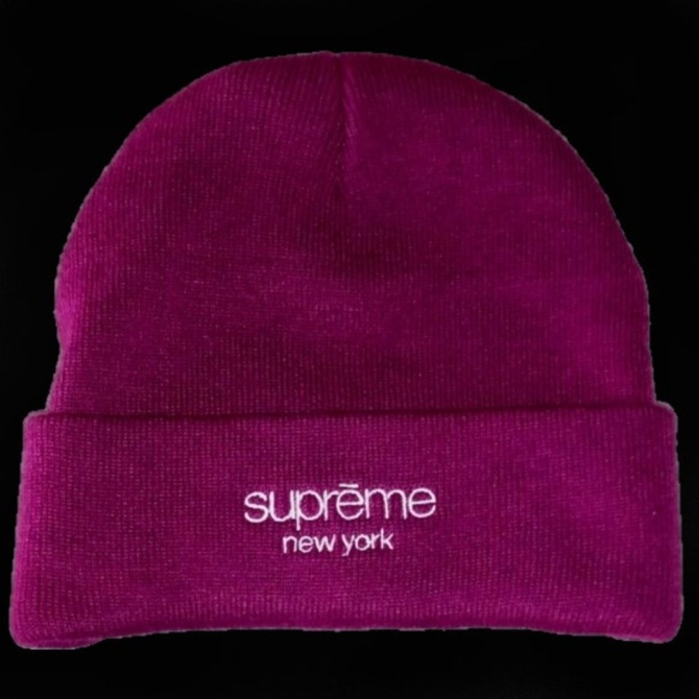 NWT. SUPREME Main Radar Beanie
